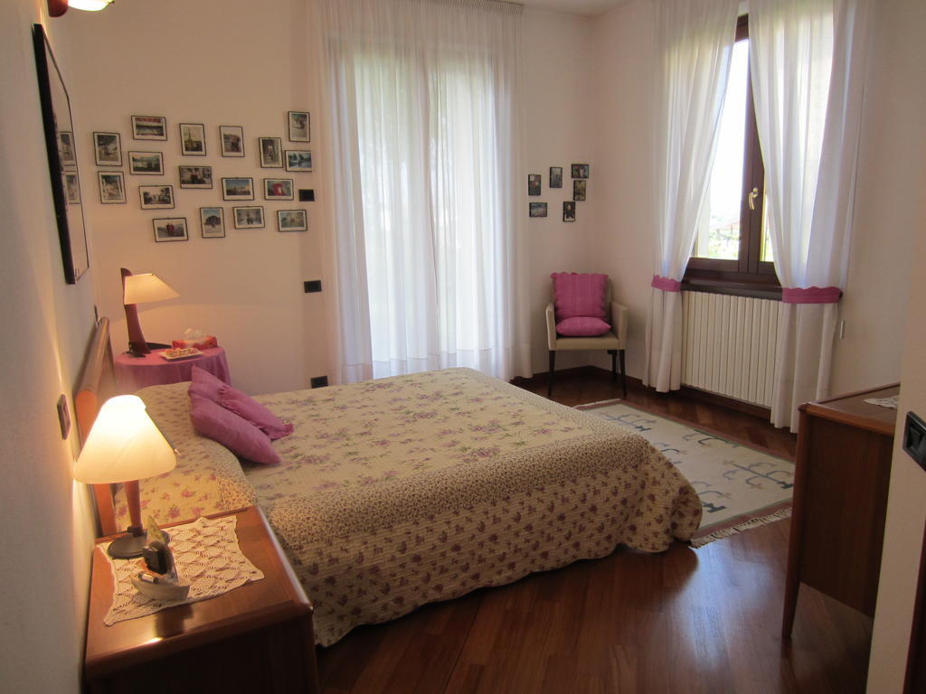 Marinella B&B Cornale Camera foto