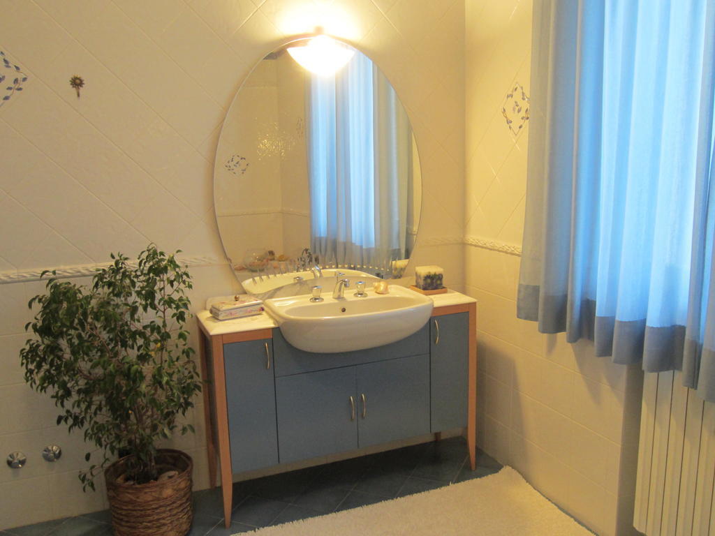 Marinella B&B Cornale Camera foto