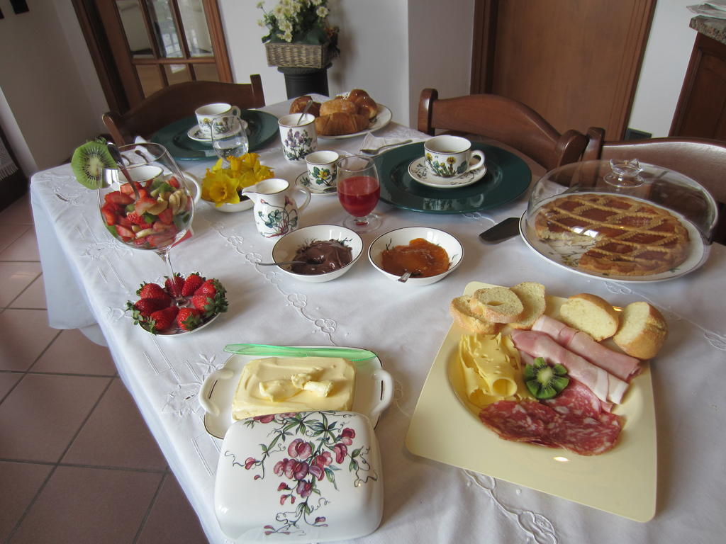 Marinella B&B Cornale Esterno foto